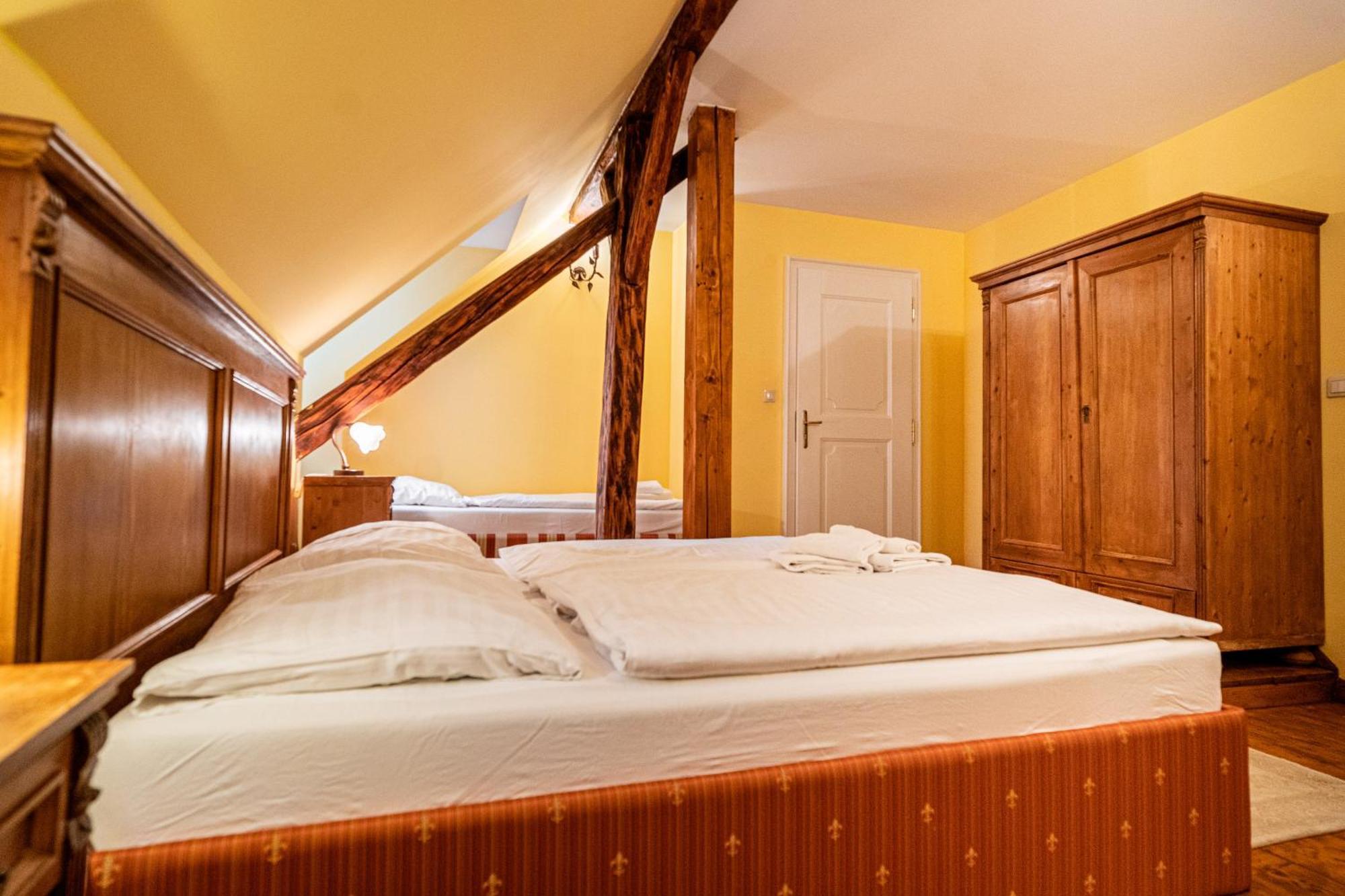 Penzion Cosmopolitan Ii. Banska Stiavnica Room photo